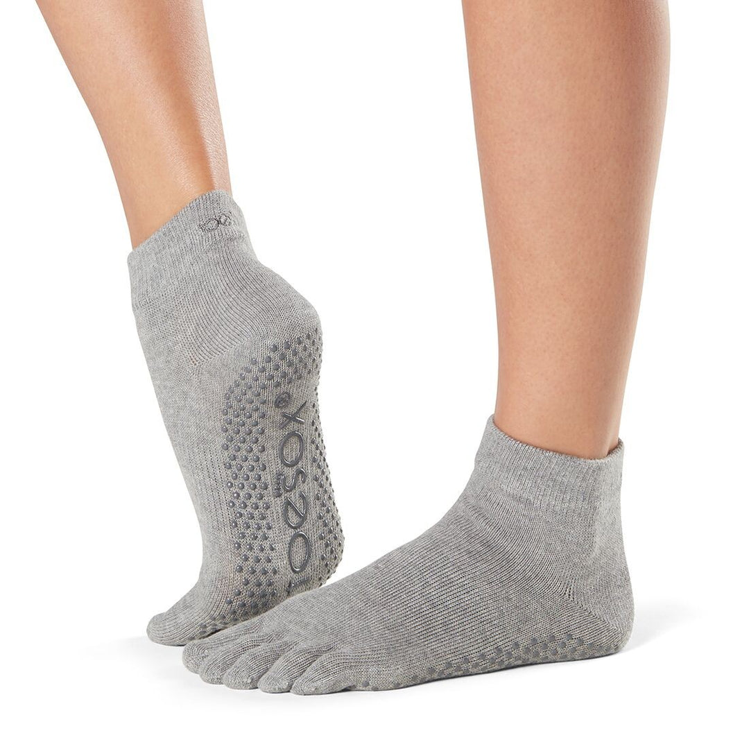 Full Toe Scrunch Knee High Grip Socks – ToeSox, Tavi